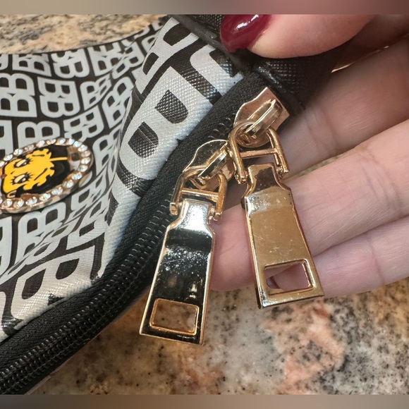 Betty Boop purse with gold hardware and rhinestones. Zipper expansion on bottom - Picture 10 of 15